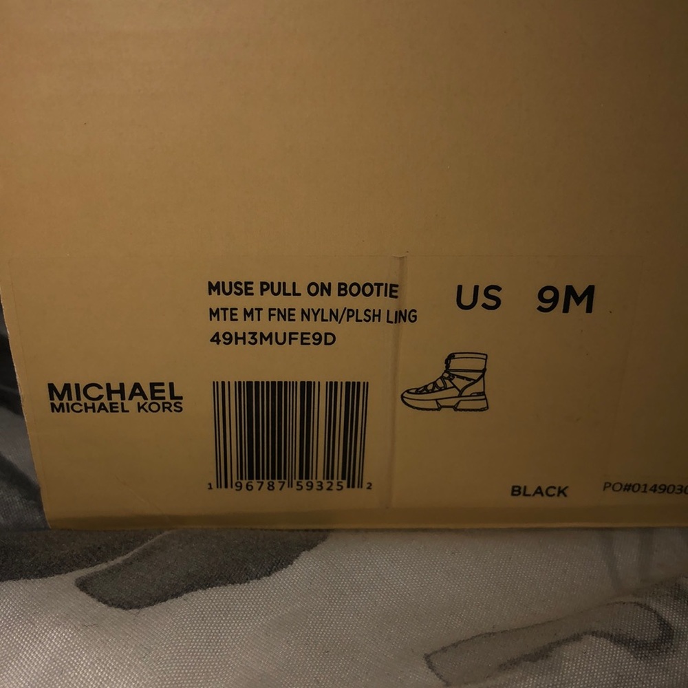 Michael Kors Muse pull-on bootie